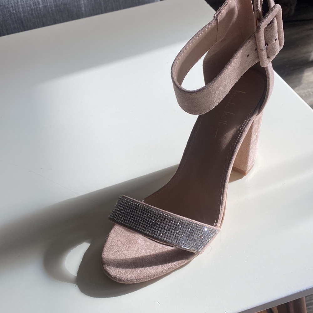 Nude heel